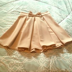🌻NWOT Cream Pleated Skirt